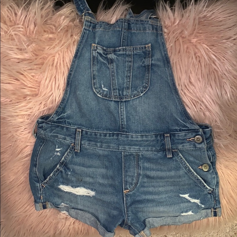 HOLLISTER overall shorts